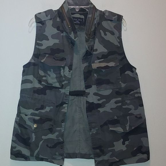 Love Tree Jackets & Blazers - Live Tree Camo Vest Jacket